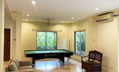 Spacious Five Bedrooms House with Pool in Northtown