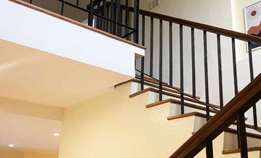 Spacious Five Bedrooms House with Pool in Northtown