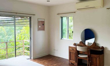 Spacious Five Bedrooms House with Pool in Northtown