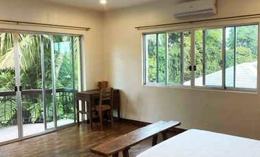 Spacious Five Bedrooms House with Pool in Northtown