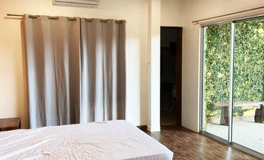 Spacious Five Bedrooms House with Pool in Northtown