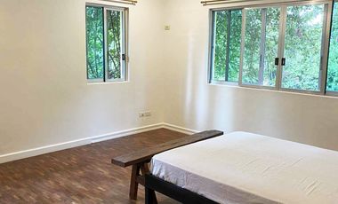 Spacious Five Bedrooms House with Pool in Northtown