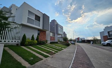 COLINAS DE SAN ISIDRO ZAPOPAN (ZONA CAÑADAS) CASA EN VENTA FRENTE A BOSQUE