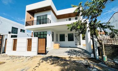 4 Bedrooms 2 storey house with private Pool for Sale in Mae hia