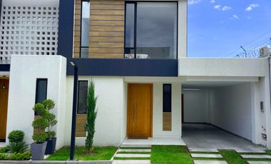 LINDA CASA DE VENTA CERCA DE HILACRIL PLAZA TUMBACO!!  A ESTRENAR!!