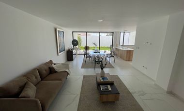 LINDA CASA DE VENTA CERCA DE HILACRIL PLAZA TUMBACO!!  A ESTRENAR!!