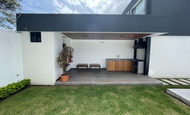 LINDA CASA DE VENTA CERCA DE HILACRIL PLAZA TUMBACO!!  A ESTRENAR!!