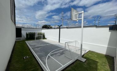 LINDA CASA DE VENTA CERCA DE HILACRIL PLAZA TUMBACO!!  A ESTRENAR!!