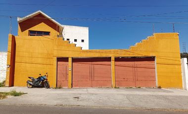 CASA GRANDE EN VENTA - JARIPEO - SALIDA A MIL CUMBRES