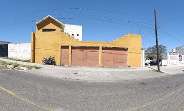 CASA GRANDE EN VENTA - JARIPEO - SALIDA A MIL CUMBRES