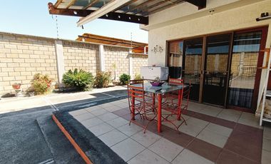 CASA GRANDE EN VENTA - JARIPEO - SALIDA A MIL CUMBRES