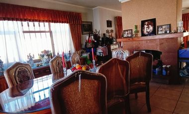 CASA GRANDE EN VENTA - JARIPEO - SALIDA A MIL CUMBRES
