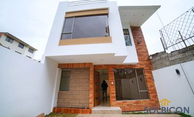 Casa en la av Ordoñez Lasso 3 habitaciones