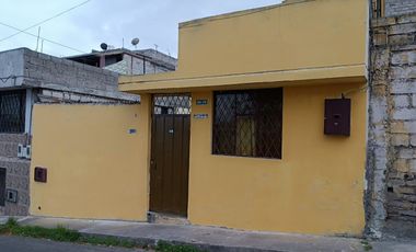 En venta casa 4 dormitorios, dos parqueaderos Quito Norte Comité del Pueblo
