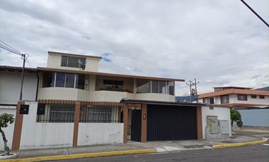 Casa Amplia Dentro de Urbanización en el Valle de los Chillos Sector Conocoto