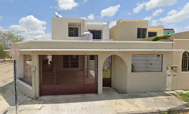 Casa en Venta, con Alberca, Los Girasoles Opichen, Mérida Yucatán