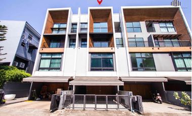 ลดแรงเกินต้าน !! บ้านทาวน์โฮมราคาดีที่สุดในตลาด ทำเลลาดพร้าว 71 ซอย.สตรีวิทยา 2 ขายถูกโครงการ Arden ( อาร์เด้น) ขนาด 20 ตร.วาใช้สอย 185 ตร.เมตร หน้ากว