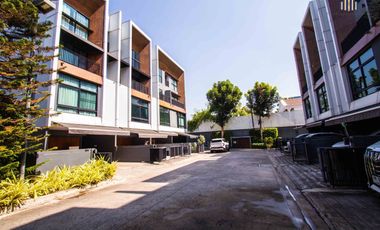 ลดแรงเกินต้าน !! บ้านทาวน์โฮมราคาดีที่สุดในตลาด ทำเลลาดพร้าว 71 ซอย.สตรีวิทยา 2 ขายถูกโครงการ Arden ( อาร์เด้น) ขนาด 20 ตร.วาใช้สอย 185 ตร.เมตร หน้ากว