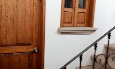 CASA 3 RECAMARAS EN CENTRO DE PATZCUARO, MEDIA CUADRA DE LA PLAZA PRINCIPAL VASCO DE QUIROGA