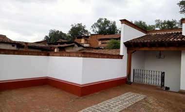 CASA 3 RECAMARAS EN CENTRO DE PATZCUARO, MEDIA CUADRA DE LA PLAZA PRINCIPAL VASCO DE QUIROGA