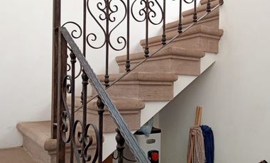 CASA 3 RECAMARAS EN CENTRO DE PATZCUARO, MEDIA CUADRA DE LA PLAZA PRINCIPAL VASCO DE QUIROGA