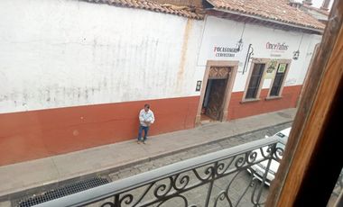 CASA 3 RECAMARAS EN CENTRO DE PATZCUARO, MEDIA CUADRA DE LA PLAZA PRINCIPAL VASCO DE QUIROGA