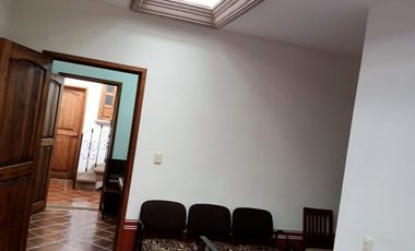 CASA 3 RECAMARAS EN CENTRO DE PATZCUARO, MEDIA CUADRA DE LA PLAZA PRINCIPAL VASCO DE QUIROGA