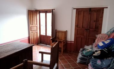 CASA 3 RECAMARAS EN CENTRO DE PATZCUARO, MEDIA CUADRA DE LA PLAZA PRINCIPAL VASCO DE QUIROGA
