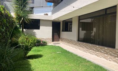 CASA DE VENTA EN EL BOSQUE: UBICACIÓN ESTRATÉGICA, PARA USO COMERCIAL O RESIDENCIAL 340 M2, $330.000