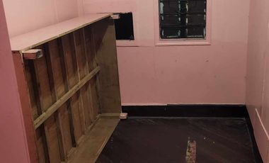 Expansive 6-bedroom residence available for lease/sale in Sampaloc, Manila! 🏠 This 4-storey gem boasts over 500 square meters of space. Don't let this