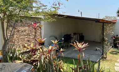 CASA EN TEZOYUCA EMILIANO ZAPATA MORELOS ESQUINA CON TERRENO AL SUR DE CUERNAVACA