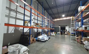 Bodegas de alquiler en la Juan Montalvo