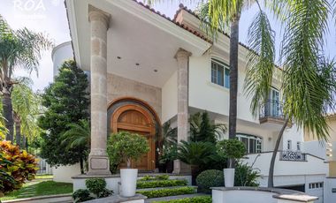 Puerta de Hierro Amplia Residencia en Coto Privado English Spoken