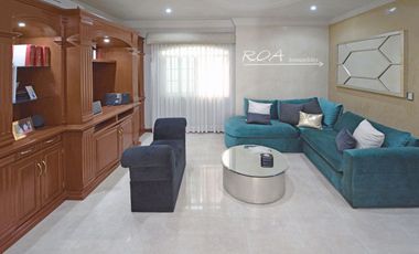 Puerta de Hierro Amplia Residencia en Coto Privado English Spoken