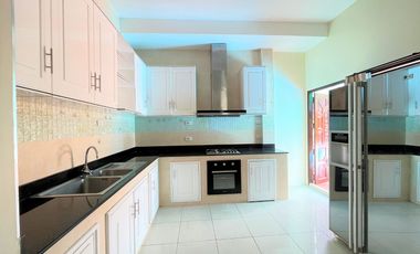 Large and Mountain View 4-bedroom house with pool for sale and rent in the center of Aonang, Krabi