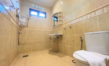 Large and Mountain View 4-bedroom house with pool for sale and rent in the center of Aonang, Krabi
