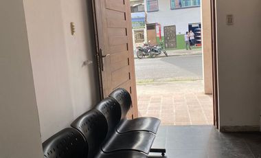 EN RENTA LOCAL COMERCIAL- ZONA CLÍNICA DE DIÁLISIS
