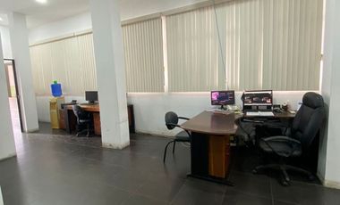 EN RENTA LOCAL COMERCIAL- ZONA CLÍNICA DE DIÁLISIS