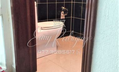 CASA EN VENTA en ARBDE, León,Gto; IDEAL PARA OFICINAS-CONSULTORIO O CASA, 3 REC, 5 AUTOS