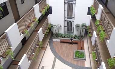 2-Bedroom Unit With Balcony Overlooking the Alabang Skyline