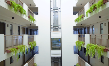 2-Bedroom Unit With Balcony Overlooking the Alabang Skyline