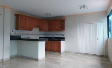Suite de alquiler en Kennedy Norte, Parqueo Cerrado.