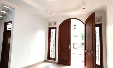 Rumah Mewah di Tepi Jalan Kalimantan dekat Kampus UGM