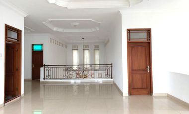 Rumah Mewah di Tepi Jalan Kalimantan dekat Kampus UGM