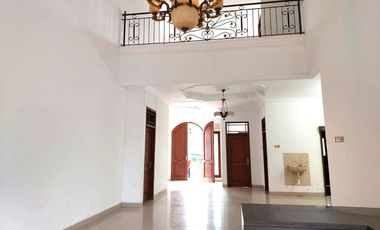 Rumah Mewah di Tepi Jalan Kalimantan dekat Kampus UGM