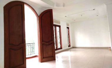 Rumah Mewah di Tepi Jalan Kalimantan dekat Kampus UGM