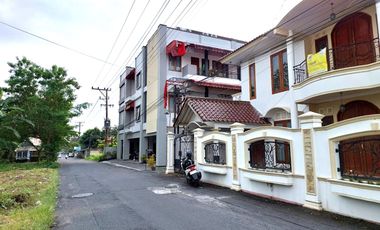 Rumah Mewah di Tepi Jalan Kalimantan dekat Kampus UGM