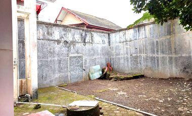 Rumah Mewah di Tepi Jalan Kalimantan dekat Kampus UGM