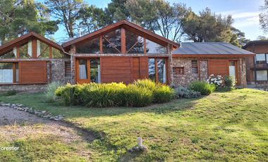VENDO EXCEPCIONAL CASA EN VILLA VENTANA