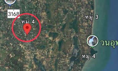 Land for sale to build a house or do business in Nong Ka Subdistrict, Pranburi District.
